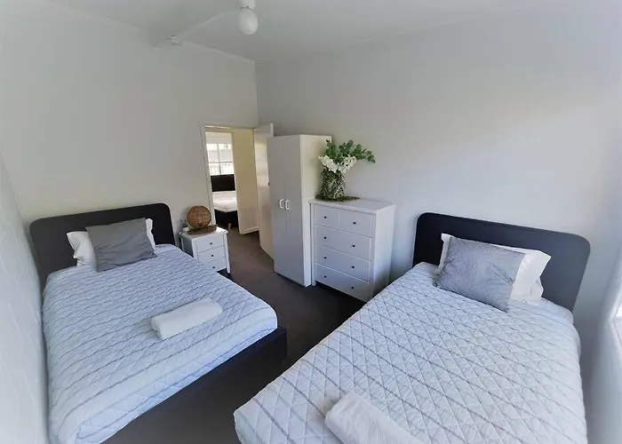 Three Palms Apartments Unit 1