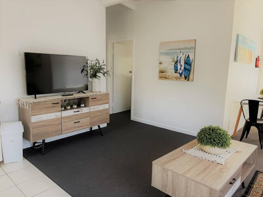 Three Palms Unit 1 Apartment *
