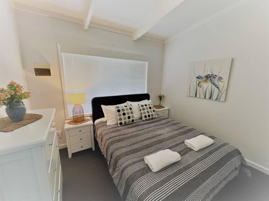 Apartment Three Palms Unit 1